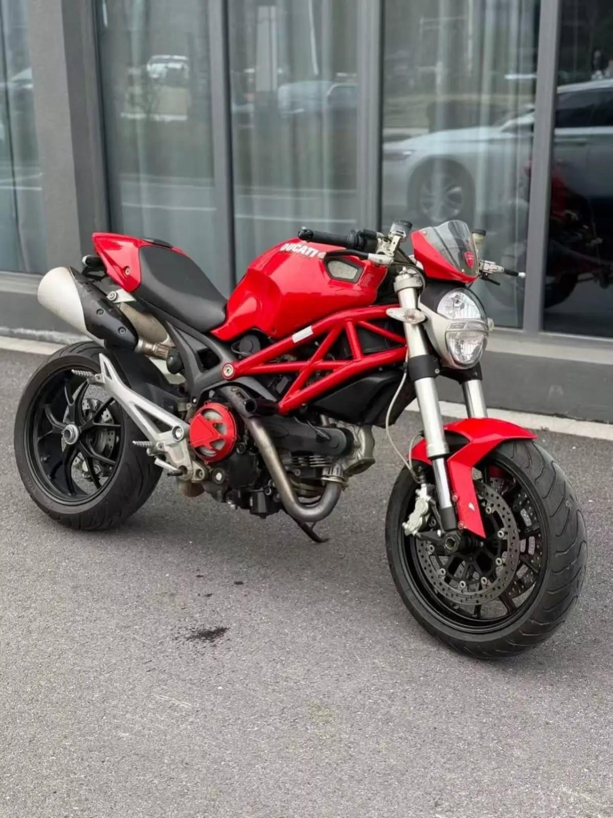 Ducati Monster 1100 S