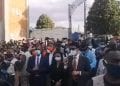 VAKINANKARATRA – Andry Rajoelina en bain de foule devant l’Hopitaly Be d’Antsirabe, là où il est né