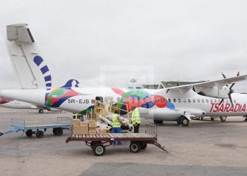 TRANSPORT AERIEN – Test PCR avant départ, tunnel désinfectant et suspension du service à bord à la reprise chez Tsaradia