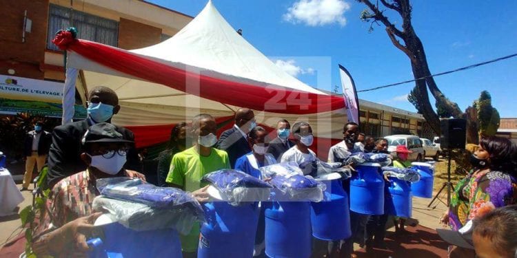 ELEVAGE – 750 éleveurs dotés de bidons à lait aux normes pour prévenir la détérioration du produit pendant le transport vers les centres de collecte