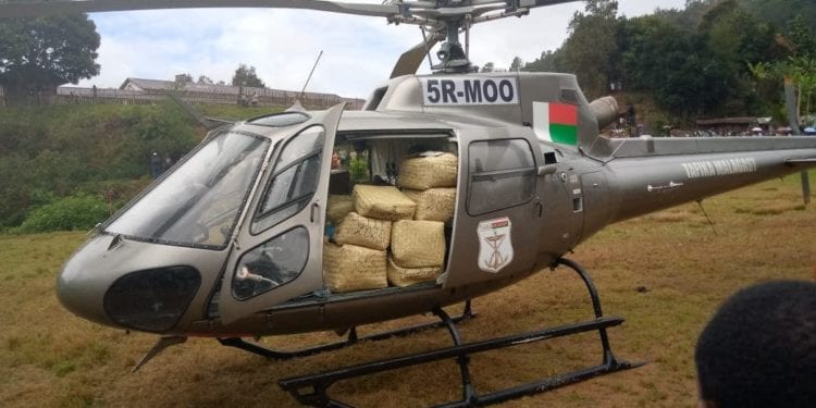 EXAMENS OFFICIELS – Un hélicoptère de l&rsquo;armée déployé pour acheminer les sujets du CEPE à Marolambo et Antanambao Manampotsy