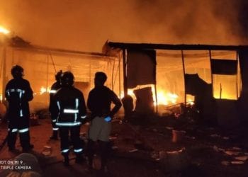 UNIVERSITE D’ANTANANARIVO – Un bloc de « préfas » de la cité d’Ankatso II incendié, des dizaines d’étudiants sinistrés
