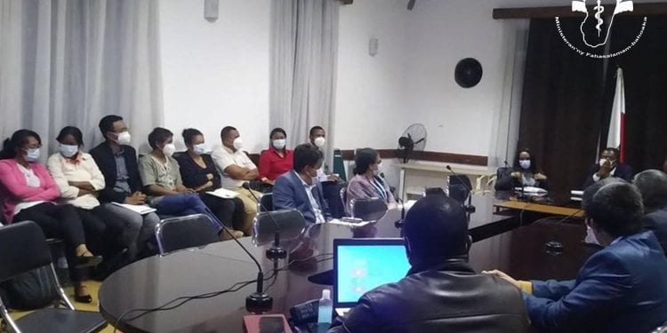 COVID-19 – Les résultats préliminaires de l’essai clinique sur l’artesunate présentés par l’équipe scientifique
