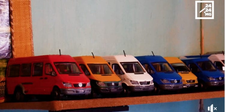 ARTISANAT – La grande passion de Fanilo pour les taxi-be en miniature