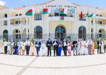 ETAT-CIVIL – Naina Andriantsitohaina célèbre le mariage collectif de 24 couples à l&rsquo;Hôtel de ville