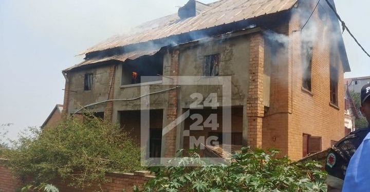 INCENDIE – Une maison inhabitée prend feu dans le quartier d&rsquo;Ambavahadimitafo
