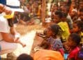 INSECURITE ALIMENTAIRE DANS LE SUD – Mialy Rajoelina offre des moyens de production et des semences aux femmes et aux mères de Tsivory et d&rsquo;Ifotaka