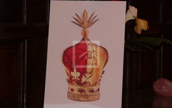 PATRIMOINE – La France s&rsquo;engage à initier dans les meilleurs délais la procédure de transfert de propriété du couronnement du dais royal à Madagascar