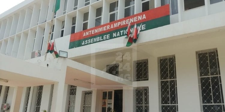 ASSEMBLEE NATIONALE – Huit dossiers sur 12 présentés aux députés par la commission de mise en accusation devant la HCJ ce lundi