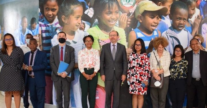 EDUCATION – Près de 500 000 euros de la France pour renforcer la capacité des enseignants à enseigner en français