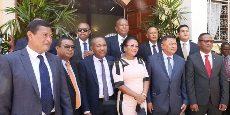 PARLEMENT – Une seule femme sur 12 sénateurs élus