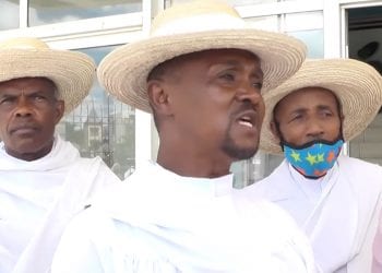 SECURITE – Des « Fifohazana » de Soatanàna manifestent devant le palais de Justice de Fianarantsoa et réussissent à faire transférer une enquête