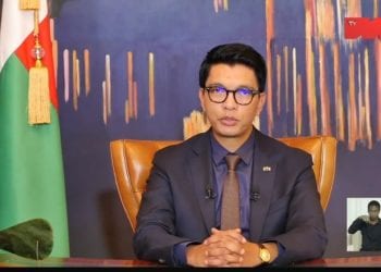 EPIDEMIE – Madagascar entre en état d’urgence sanitaire mais ne se confine pas encore, précise Andry Rajoelina qui annonce la fermeture d’Analamanga, d’Atsinanana, de Sava, de Boeny et de Nosy Be