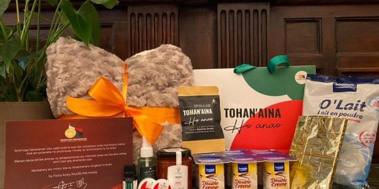 EPIDEMIE – Des paniers garnis « tohan’aina », présent présidentiel, offerts aux malades atteints de la Covid-19 admis dans les CTC