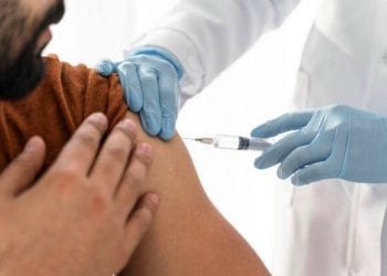 PANDEMIE – L’ambassade de France ouvre la campagne de vaccination aux ressortissants français et européens de 55 ans et plus à partir du 10 Mai