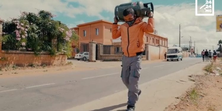 Commandez votre Galana Gaz via l’application « En2roues » pour une livraison à domicile GRATUITE !!