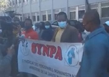 MANIFESTATIONS – Le syndicat du personnel administratif du ministère de la Santé publique réclame un changement dans la gestion des ressources humaines et revendique un statut particulier