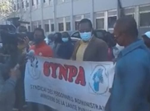 MANIFESTATIONS – Le syndicat du personnel administratif du ministère de la Santé publique réclame un changement dans la gestion des ressources humaines et revendique un statut particulier