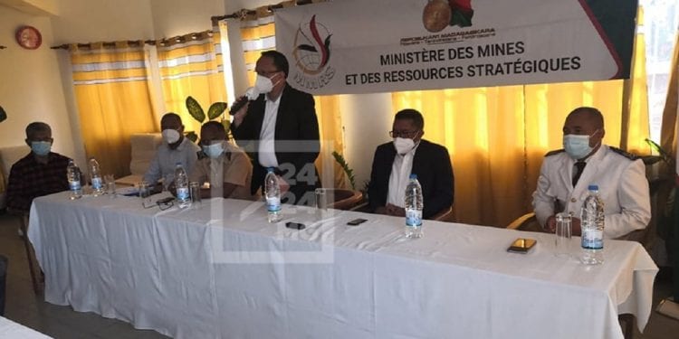 MINES – Fidiniavo Ravokatra à Ambatondrazaka pour trouver une solution pour la réouverture de la carrière d’Andilana Avaratra