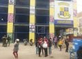 COMMERCE – Les rues de Behoririka quadrillées par des éléments des forces de l’ordre, les marchands de rue continuent de manifester