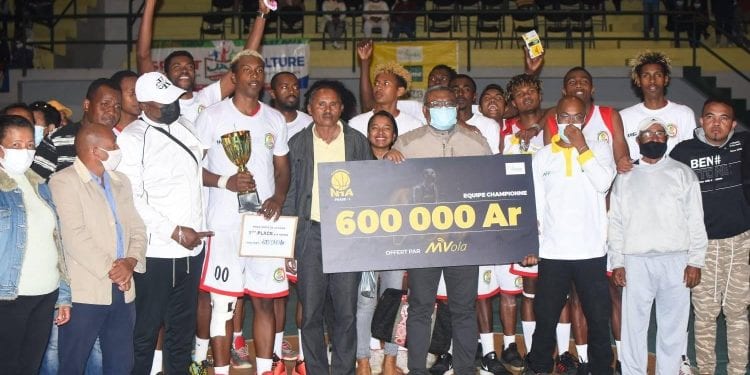 SPORTS – Le COSPN chez les hommes et le MB2All chez les dames remportent la coupe de la Ligue de basketball