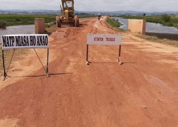 TRAVAUX PUBLICS – 25 % du pavage de la route reliant Tsarasaotra à Antsofinondry effectués, selon le ministère des Travaux publics.