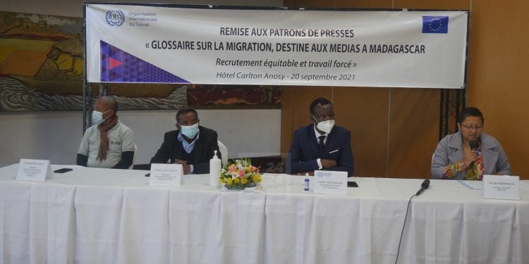 OUVRAGE – Un glossaire sur la migration liée au travail à disposition des médias pour un usage commun et cohérent des termes
