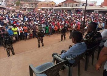 ANJOZOROBE – La gendarmerie annonce l’ouverture d’une enquête judiciaire après la mort d’un individu à Antanetibe Anativolo et l’incendie de la caserne de la gendarmerie nationale qui s’en est suivie