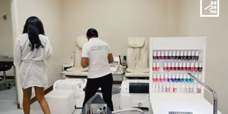 CONCOURS DE BEAUTE – Un après-midi avec la Miss Madagascar, juste avant son départ pour le concours Miss Monde 2021