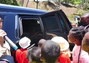 LIBERTE D&rsquo;EXPRESSION – Une cinquantaine d&rsquo;enfants visitent le palais présidentiel et posent des questions au président de la République à l&rsquo;occasion de la célébration de la journée mondiale des droits de l&rsquo;enfant