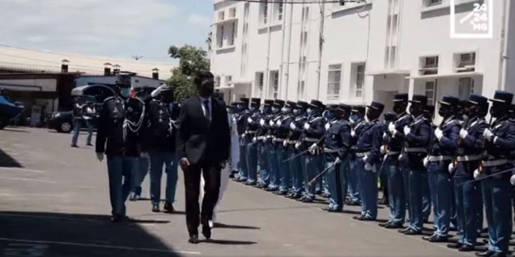 HOMMAGE – Le colonel Olivier Andrianambinina reçoit les reconnaissances de la Nation
