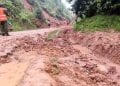 INFRASTRUCTURES – Le ministère des Travaux publics annonce la réhabilitation de la route Ifanadiana – Ikongo juste après la saison des pluies, en attendant, les travaux d&rsquo;urgence pour rétablir la circulation de façon provisoire sont lancés sur l&rsquo;axe RNT14