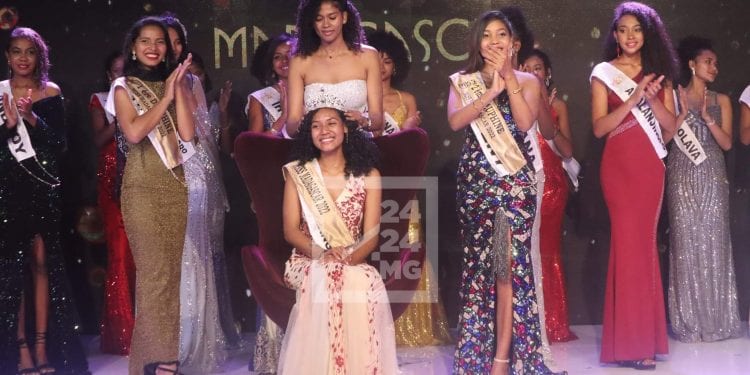 CONCOURS DE BEAUTE – Antsaly Ny Aina Rajoelina, Miss Analamanga, couronnée Miss Madagascar 2022