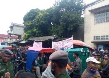 MANIFESTATION – Des marchands de la commune urbaine de Moramanga contestent les nouvelles dispositions mises en place par la Commune, deux individus arrêtés pour agression sur des autorités locales