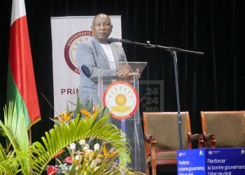 FORUM DES JEUNES – Le Premier ministre Christian Ntsay partage son parcours et raconte être allé à l&rsquo;école pieds nus au forum sur l’emploi et le développement des jeunes