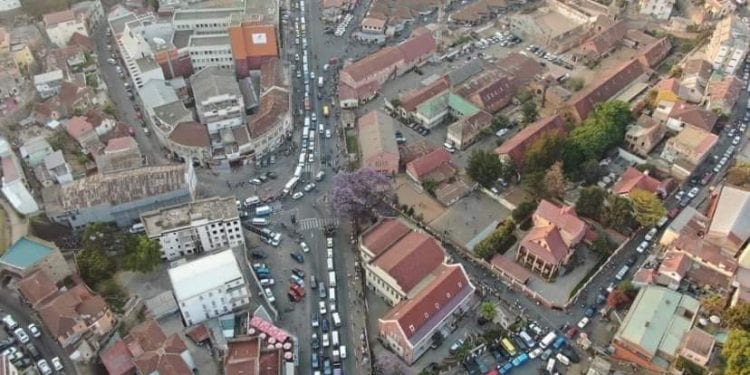 MOBILITE – La Commune urbaine d’Antananarivo supprime les carrefours d’Ambohijatovo Ambany et de la Place du 19 Mai 1929 à Andohan’Analakely dans son nouveau plan de circulation et propose de nouveaux trajets aux usagers de la route