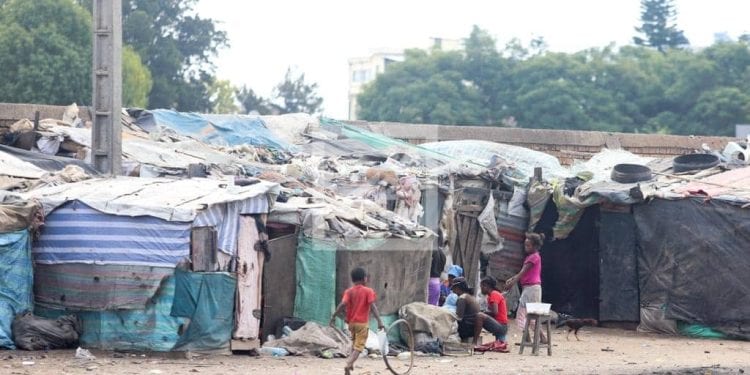 NIVEAU DE VIE – Les personnes vivant avec moins de 2,15 dollars par jour, soit à peu près 8.572 ariary, bientôt considérées extrêmement pauvres