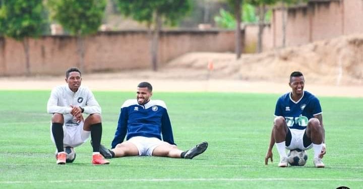 FOOTBALL – Njiva Rakotoharimalala qualifie Fosa Junior en demi-finale de la Coupe de Madagascar avec un doublé