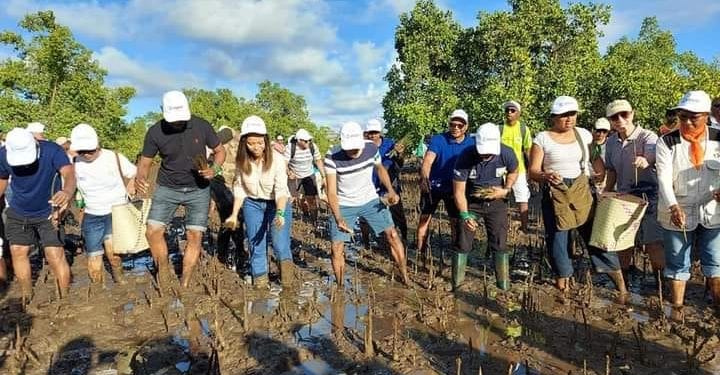 ENVIRONNEMENT – Plus de 100.000 jeunes plants de mangroves mis en terre ce dimanche pour lancer la célébration de la journée mondiale des mangroves du 26 Juillet
