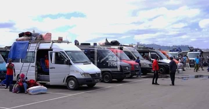 HAUSSE DES PRIX DES CARBURANTS – Les frais de transport sur les lignes nationales ont augmenté dès ce lundi, les transporteurs des zones urbaines et suburbaines en discussion auprès du ministère des transports