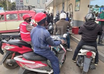 HYDROCARBURES – Ruée vers les stations-services qui n&rsquo;ont pas encore augmenté les prix de leurs carburants ce lundi matin