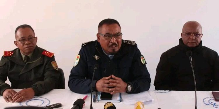 DRAME – La gendarmerie assure n&rsquo;avoir ouvert le feu qu&rsquo;en dernier recours face à la foule qui s&rsquo;est ruée dans la caserne d&rsquo;Ikongo pour réclamer quatres présumés assassins et kidnappeurs