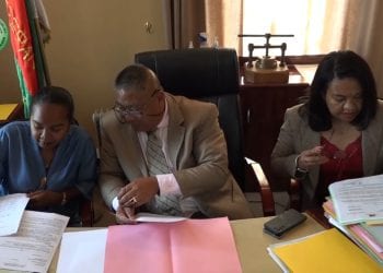 ADMINISTRATION – Le ministère de la Justice brandit des sanctions administratives et la suspension à l&rsquo;encontre des greffiers grévistes, les chefs de parquet autorisés à procéder à des arrestations sans la présence des greffiers.