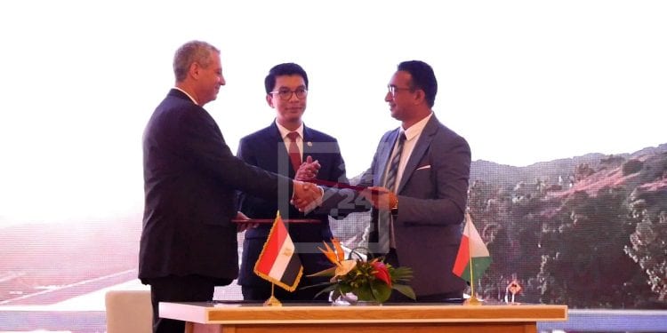 INFRASTRUCTURES – Les tarifs du péage de l&rsquo;autoroute Antananarivo-Toamasina devraient être de 15.000 ariary au plus pour les voitures légères et de 20.000 ariary au maximum pour les camions, le coût de la construction devrait être amorti au bout de 15 ans, selon le ministre des Travaux publics