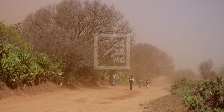 AGRICULTURE – Les récoltes fortement menacées par le phénomène de « tiomena » dans l’Androy, le Gouverneur appelle les autorités centrales à provoquer les pluies en urgence dans la région