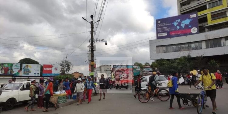 MOBILITÉ – 70% des habitants d’Antananarivo recourent à la marche dans leur déplacement quotidien
