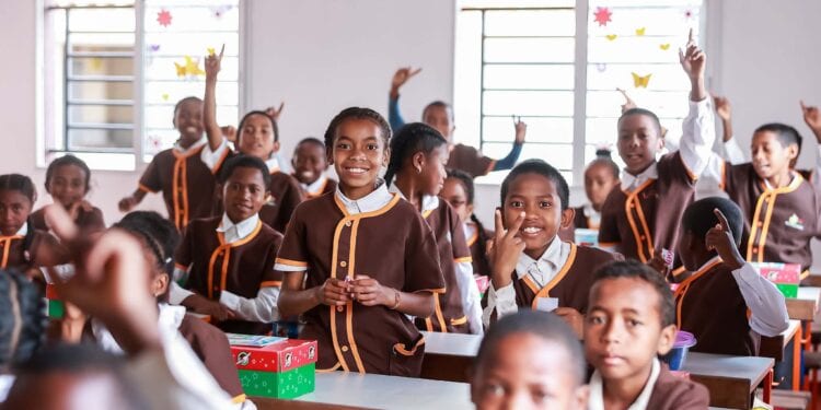 ÉDUCATION – Une autre école primaire publique »manara-penitra », dotée d’un parc informatique et d’un parc solaire, en cours de construction à Andoharanofotsy