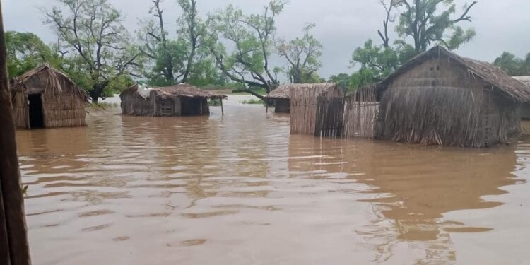 INTEMPÉRIES – Des personnes prises au piège par les eaux dans le district de Manja