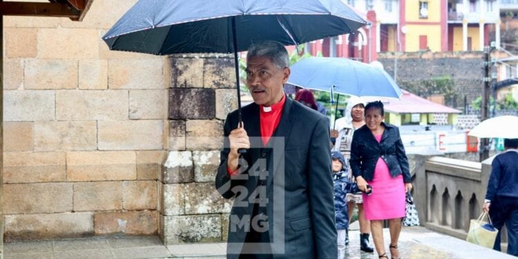 MESSAGE DE PAQUES – Le président de la FJKM appelle les Malgaches « à se réveiller et à se relever d’entre les morts pour être éclairés par le Christ »