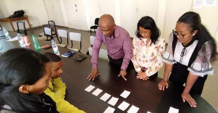 METIER – Les modules de formation et les examens permettant de certifier les guides spécialisés en ornithologie, primatologue, ethnobotanique et civilisation déterminés 